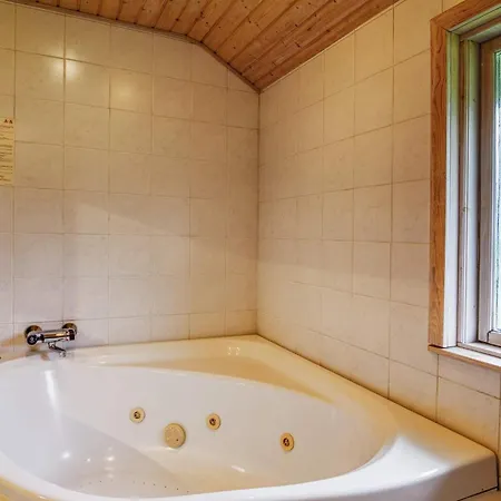 10 Person In Dannemare-by Traum